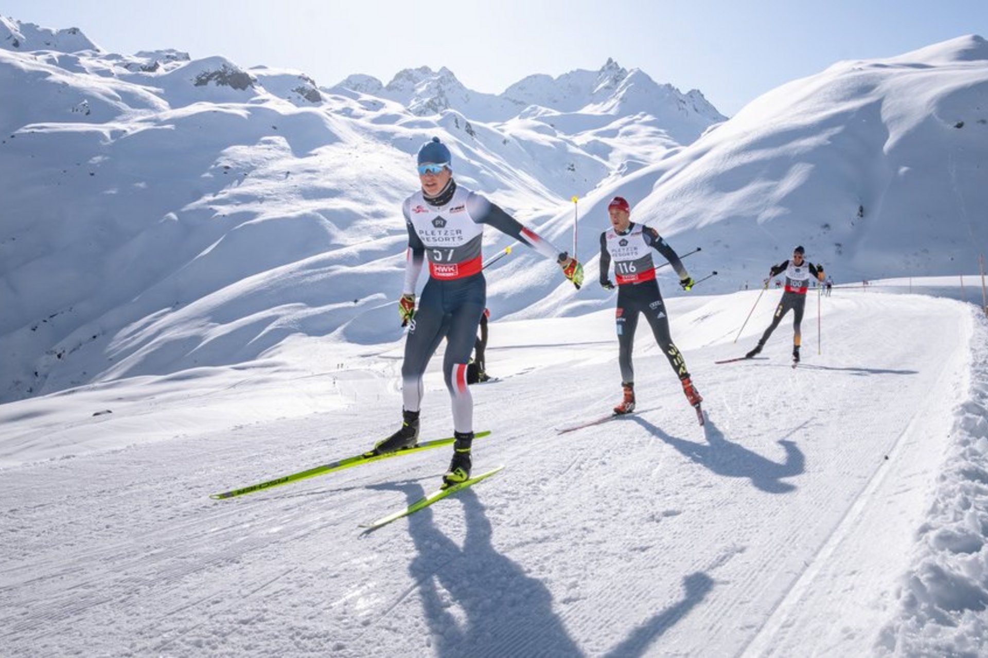 Langlauf Urlaub © TVB Paznaun-Ischgl Langläufer bei einem Rennen in verschneiter Berglandschaft