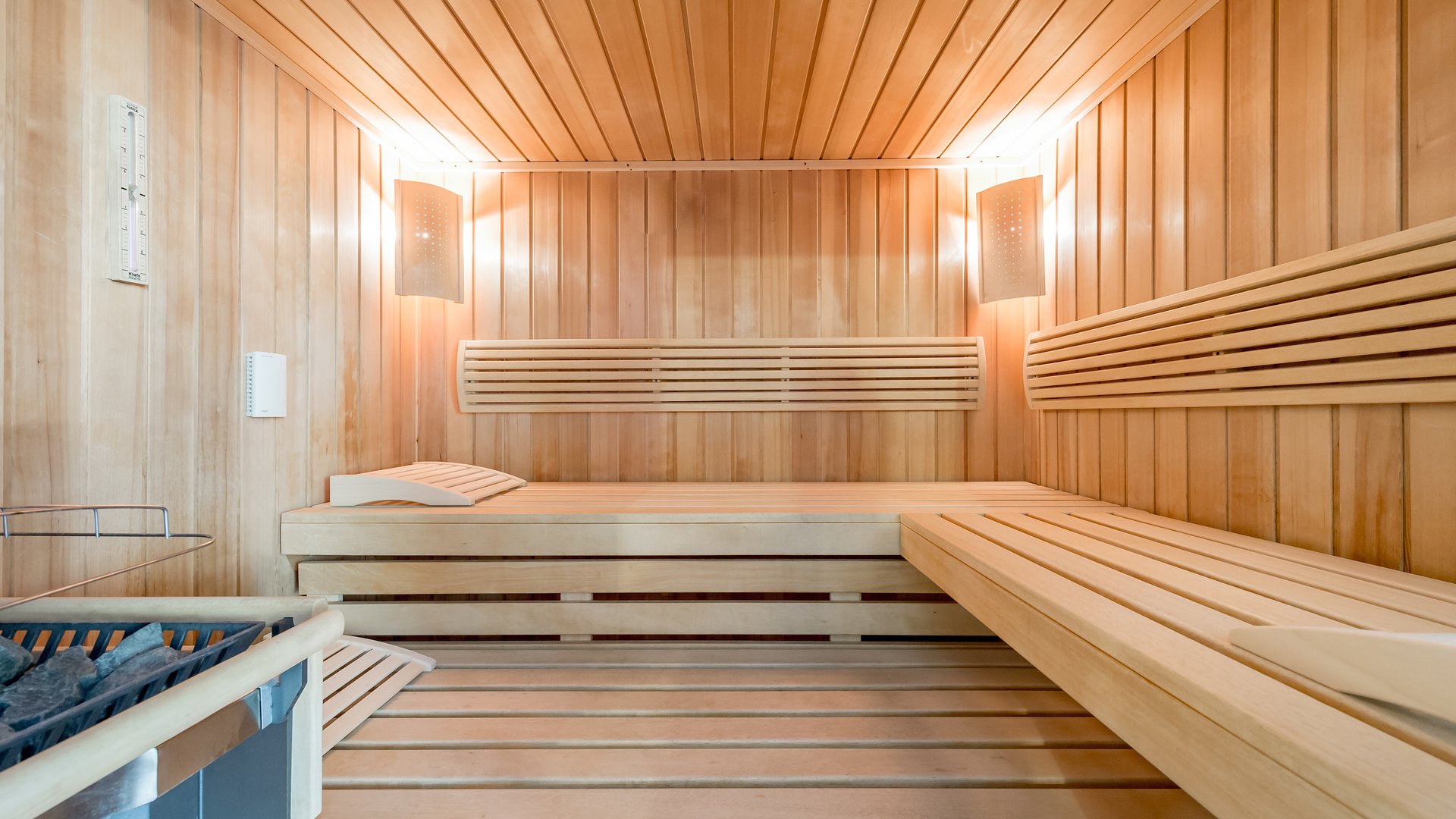 All Inclusive Hotel zum Gourmet **** © Archiv Marcati Innenansicht einer modernen finnischen Sauna aus hellem Holz