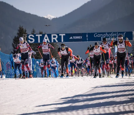 Euroloppet Ganghoferlauf © Region Seefeld - Sebastian Marko Langläufer starten ein Rennen bei Ganghoferlauf Leutasch im Schnee